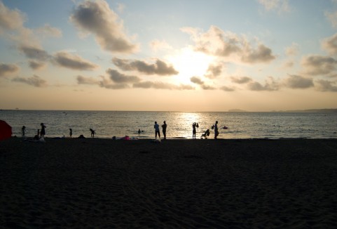 朝焼けの海